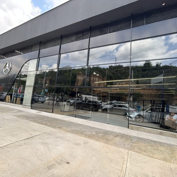 Mercedes Benz Lateral